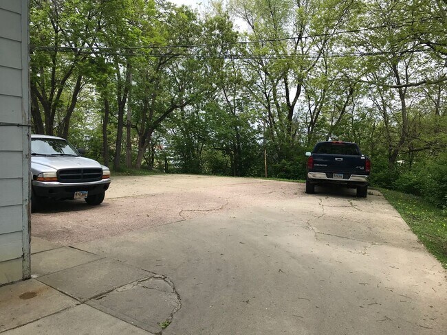 Building Photo - 312 N Spring Ave