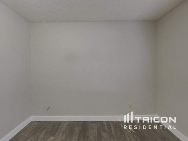 Building Photo - 1618 N Arrowhead Dr