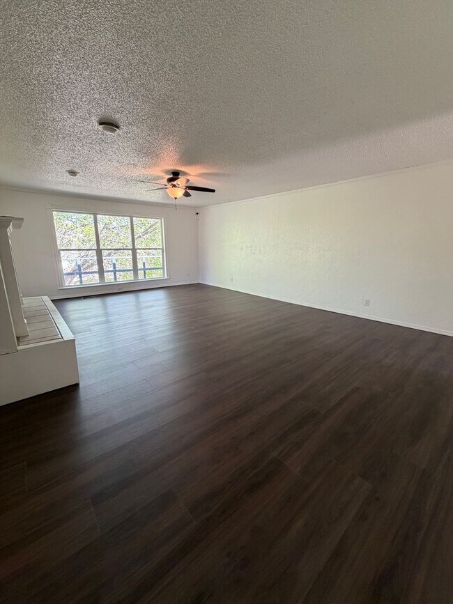 Building Photo - Spacious 4 Bed Home in Prime Claremore Location