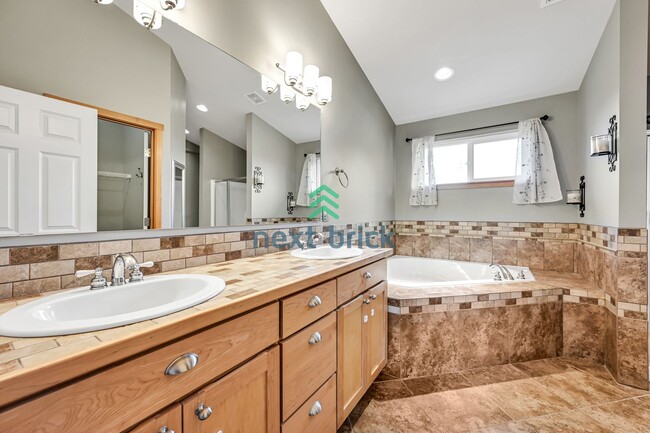 Building Photo - Beautiful 3 Bed, 2.5 Bath Parkside Home – ...