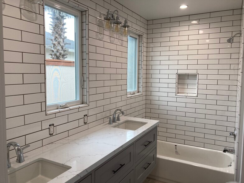 Building Photo - 5752 W 85th Pl