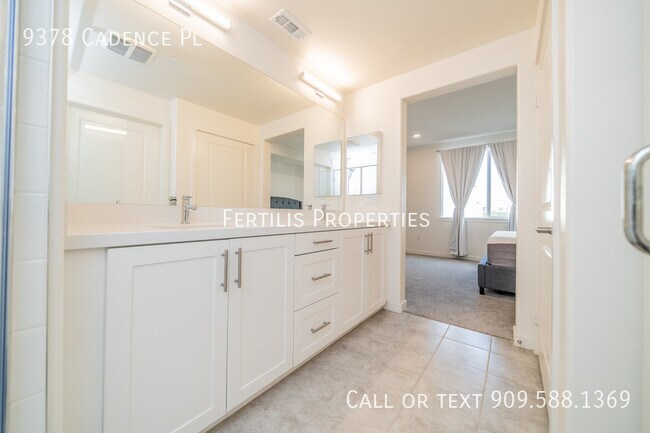 Building Photo - 9378 Cadence Pl