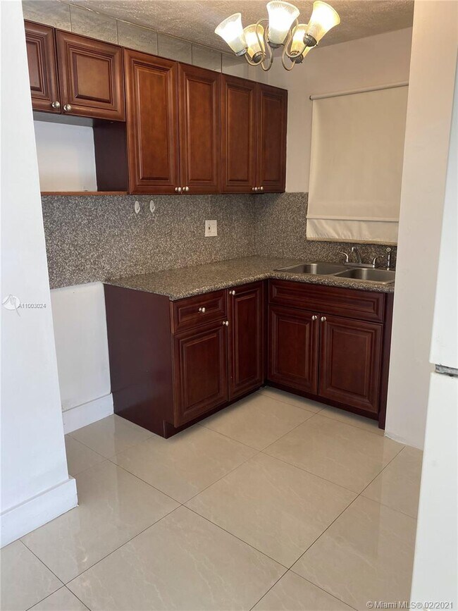 Building Photo - 210 Fontainebleau Blvd