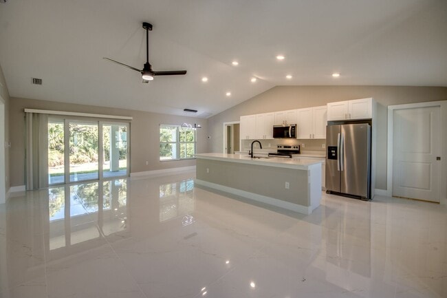 Building Photo - 3433 NE 11th Pl