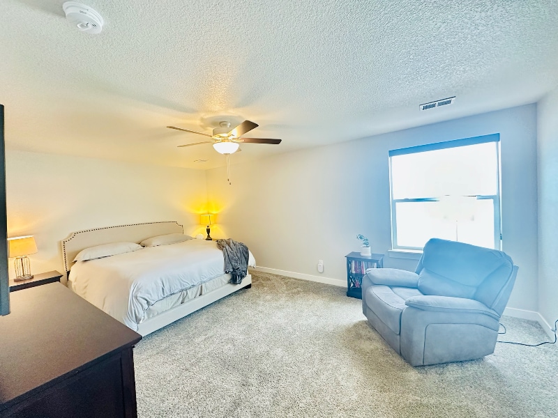 Building Photo - 286 E Chestnut St