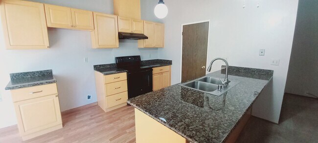 Building Photo - Nice Floorplan, Cute Yards - 4 Bedroom/2 B...