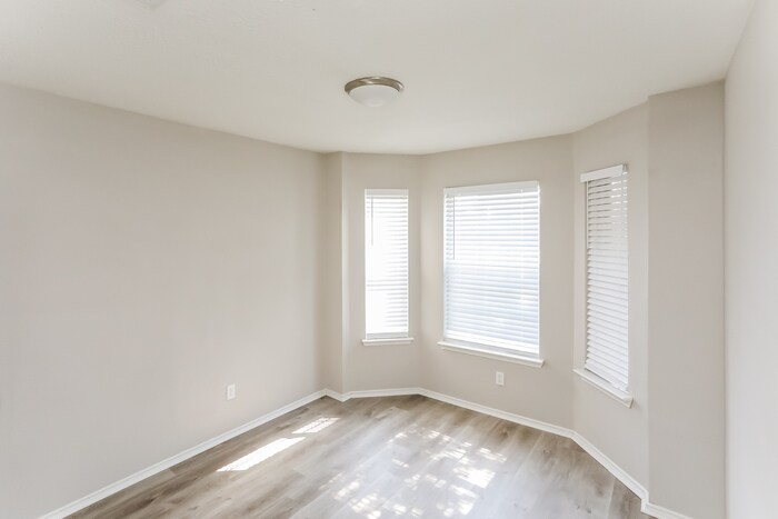 Building Photo - 6504 Pilgrim Ln