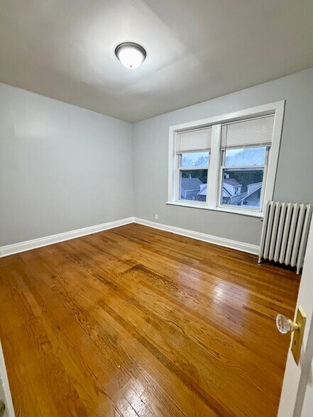 Building Photo - 2843 W Berteau Ave