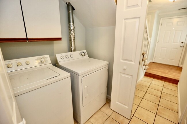Building Photo - Upgraded Condo at Chic's beach!! Updated K...