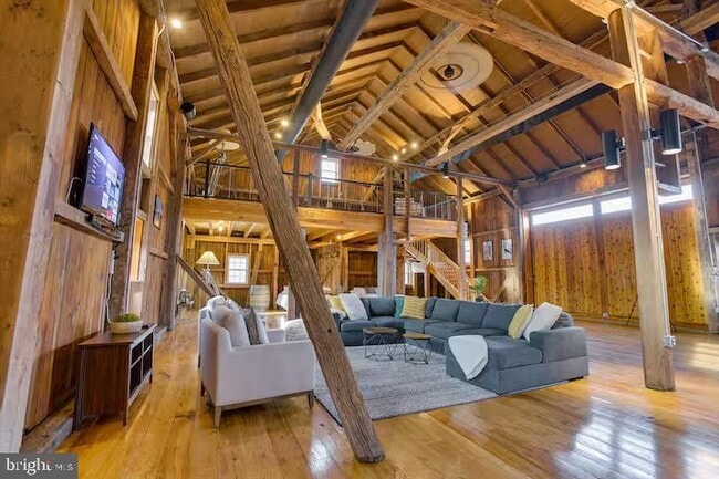 Building Photo - 284 Hickory Dr