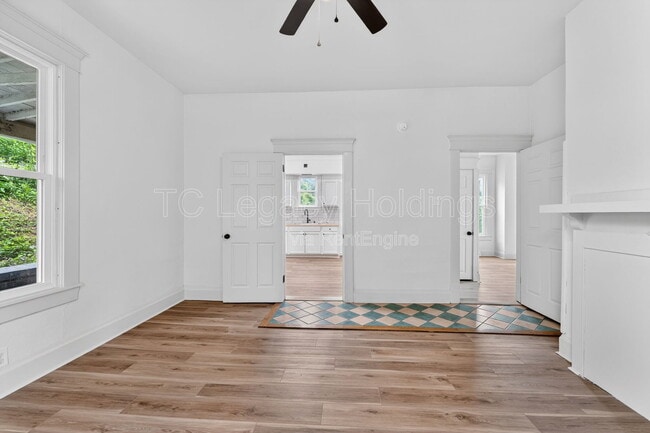Building Photo - 1527 Farland Ave