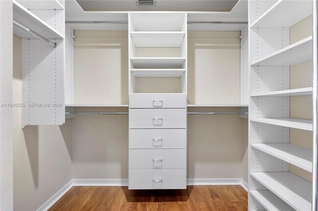 Building Photo - 630 Vista Meadows Dr