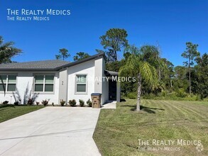 Building Photo - 3 Bedroom, 2 Bathroom Home in Poinciana!!