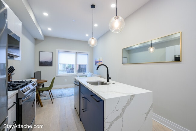 Building Photo - 2301 Ontario Rd NW