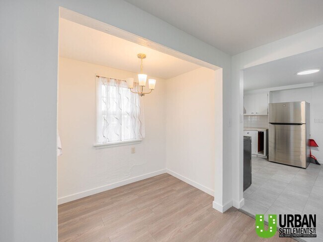 Building Photo - Hard-to-Find 2 Bed Home with HUGE Fenced Yard