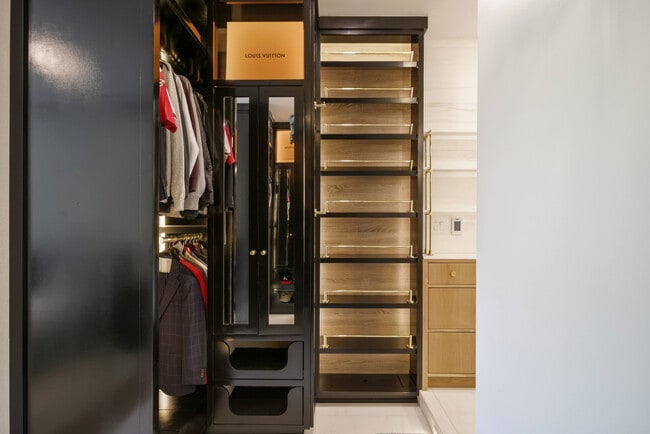 Building Photo - 2575 Peachtree Rd NE