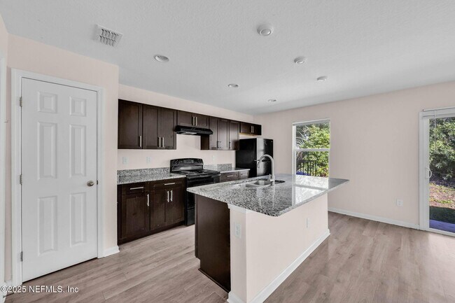 Building Photo - 2603 Lowell Ave