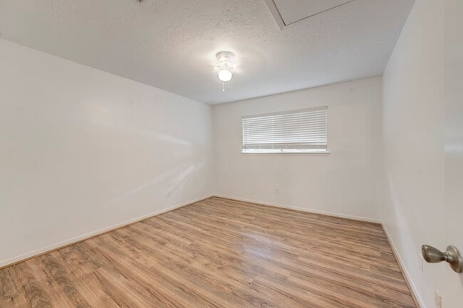 Building Photo - 42 N Timber Top Dr