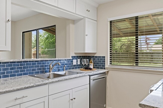 Building Photo - 609 Aspen Ln