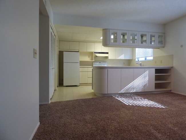 Building Photo - Spacious 2BR/2.5BA in Lakewood!