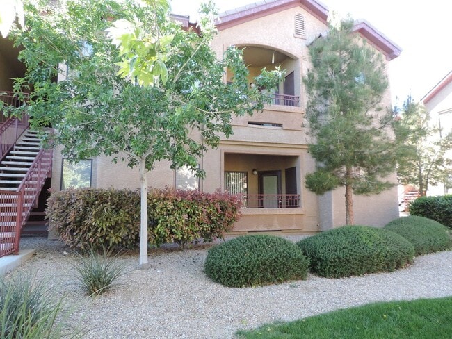 Building Photo - NW 1st floor condo