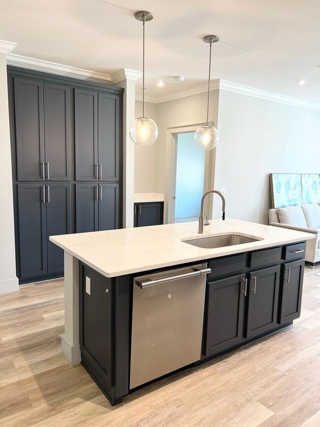 Building Photo - WATERFRONT CONDO FOR RENT