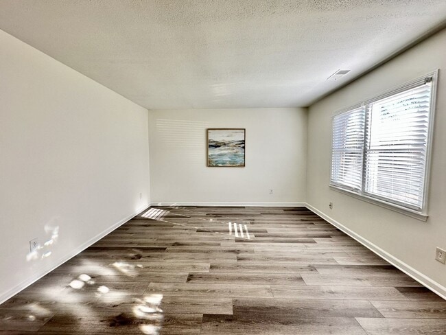 Building Photo - Updated & READY NOW!! A 3-Bedroom Great Neck Home! Excellent Schools! All Appliances Convey!