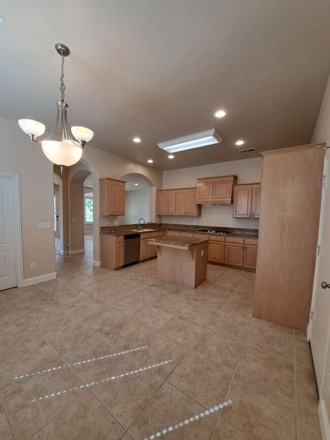 Building Photo - Move-in Special: Half Off the 1st Month's Rent – Charming 4 Bedroom House To Call Home!