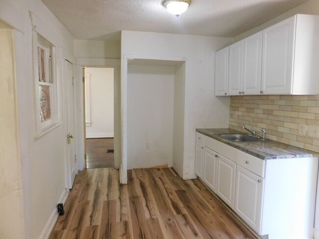 Building Photo - $200 Visa gift card offer!