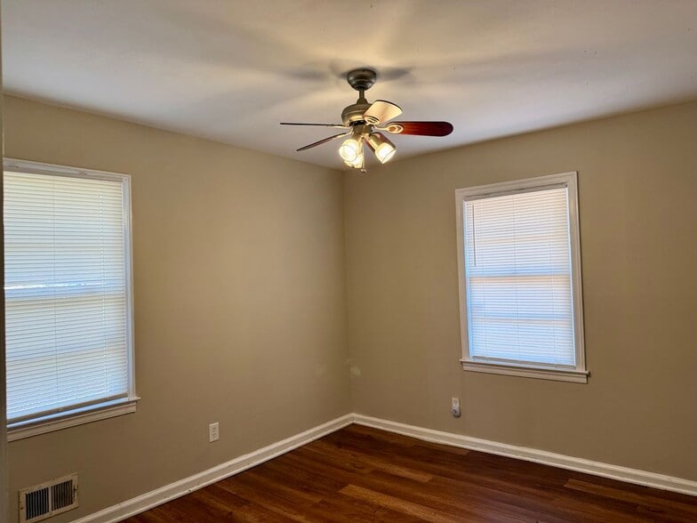 Building Photo - 2913 Horse Shoe Dr