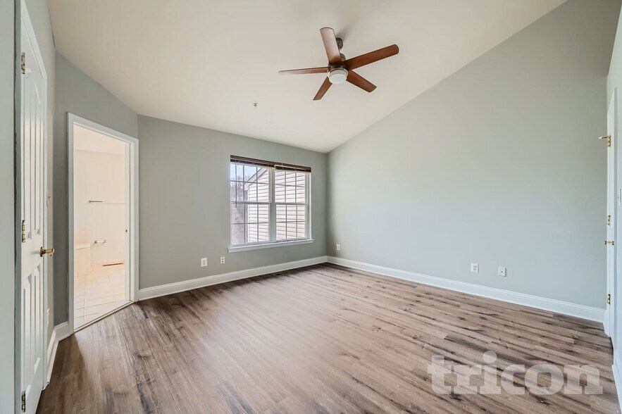 Building Photo - 566 Callander Way