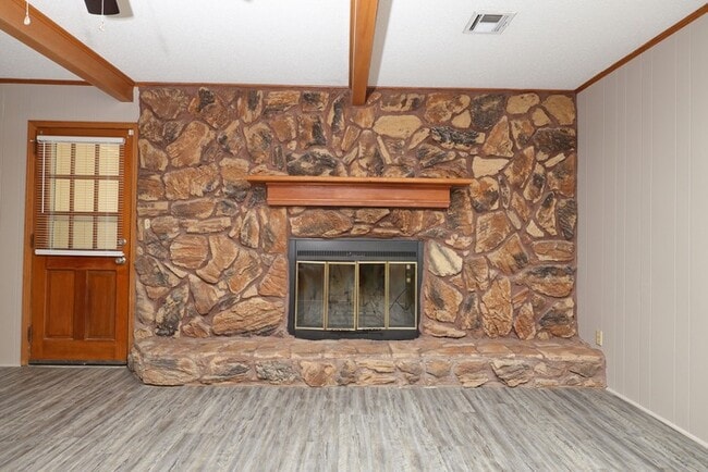 Building Photo - 620 Sandhurst Dr