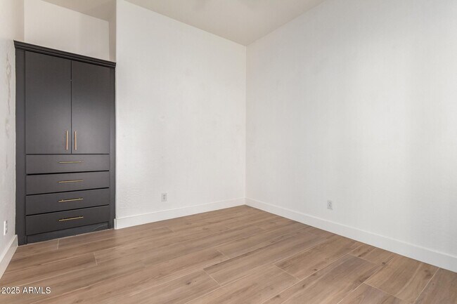 Building Photo - 7701 E Buteo Dr