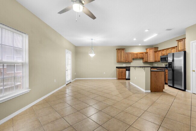 Building Photo - "Charming 3-Bedroom Townhouse Oasis in For...