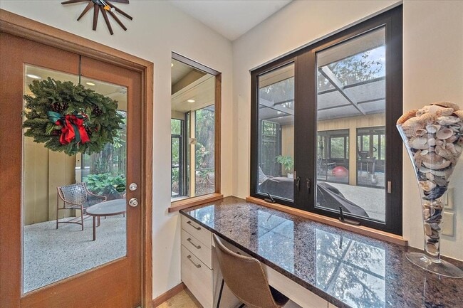 Building Photo - 3348 Old Oak Dr