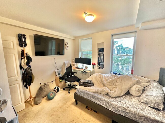 Building Photo - Great 2 bed 1 bath in Eckington/Bloomingda...