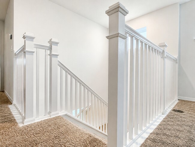 Building Photo - Experience modern & expansive living in this corner-lot 5Bedrooms/3.5Bath home at Ocala!