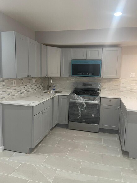 Building Photo - 51 Oakland Ter