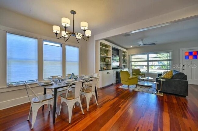 Building Photo - 2408 Hillview St