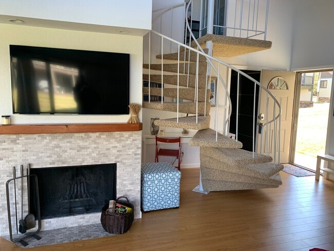 Building Photo - The cutest loft condo in Tahoe Keys - Oct ...