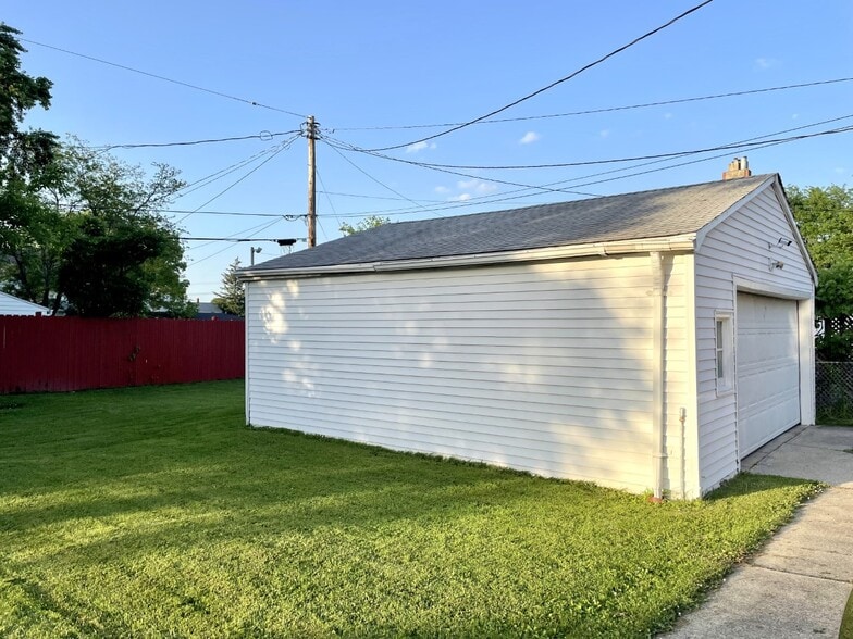 Building Photo - 2130 Tuxedo Ave