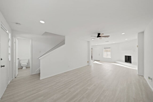 Building Photo - 7949 Ellinger Ln