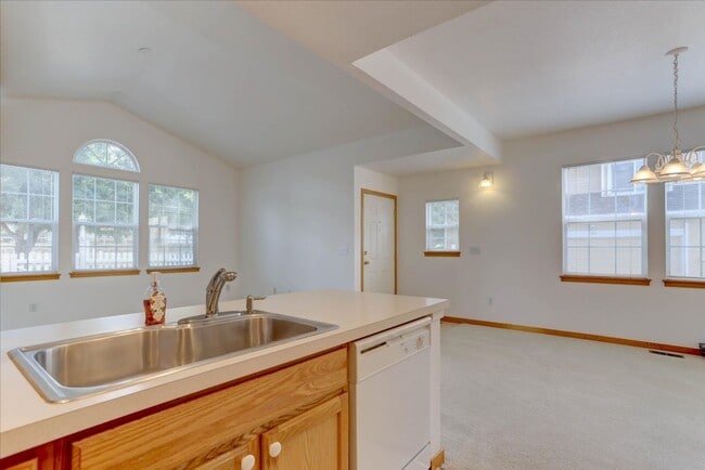 Building Photo - 2462 Concord Cir
