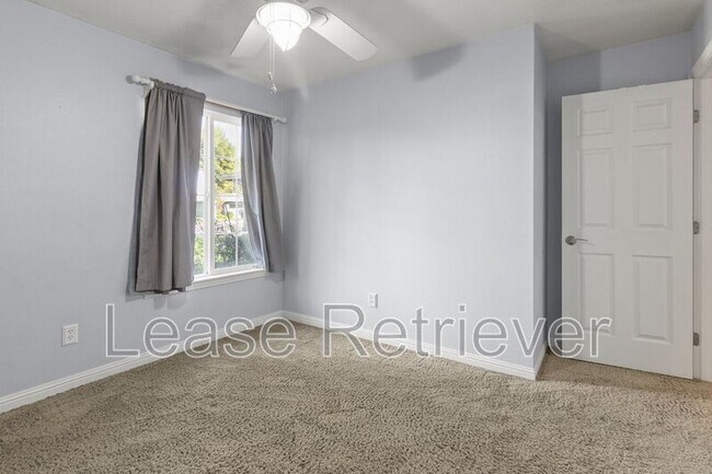 Building Photo - 1244 Royal Oaks Dr