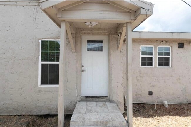 Building Photo - 12115 Segrest Dr