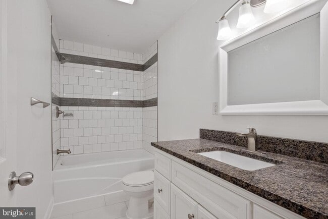 Building Photo - 2652 Collins Ct