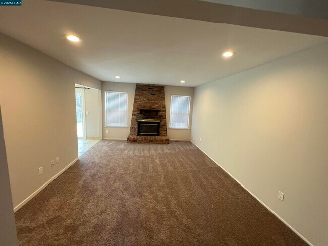 Building Photo - 1091 Alamo Ct