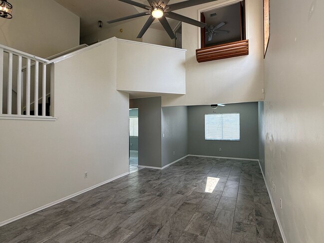 Building Photo - East Orlando Pool Home