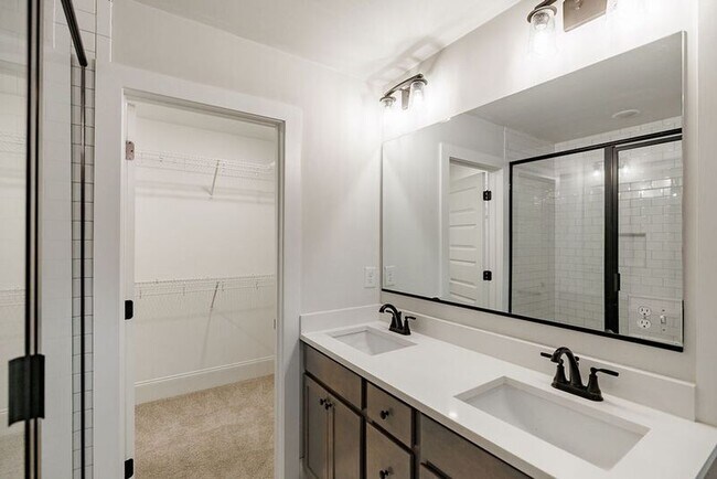 Building Photo - 125 Harper St