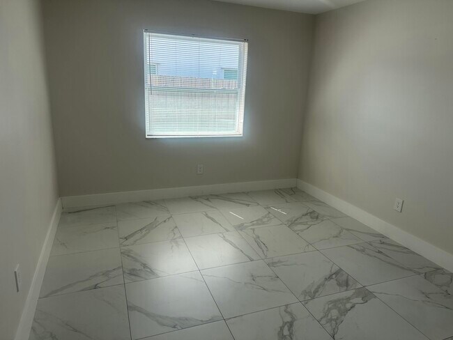 Building Photo - 1227 NW 6th Ave